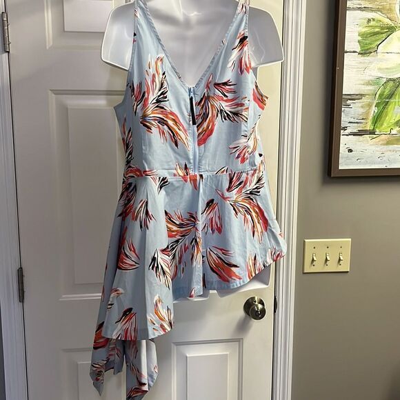 Lane Bryant Pastel Blue Floral Asymmetrical V-Neck Top with Back Zipper- Size 16 - Picture 8 of 15